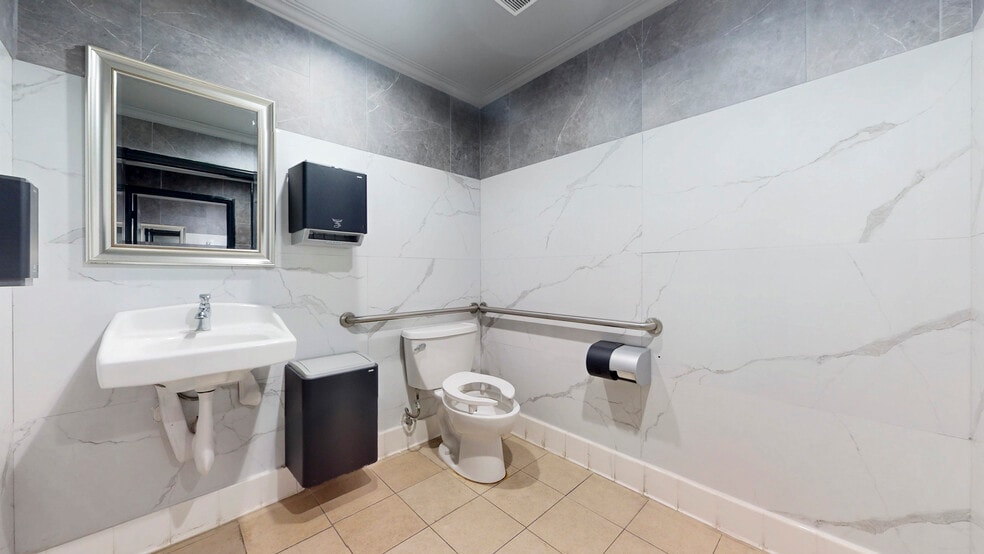 More Photos Of 6500 Foothill Blvd, Tujunga Restaurant For Sale