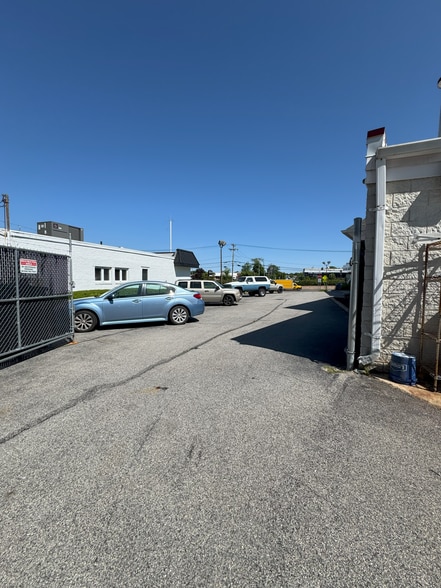 More Photos Of 767 Smithtown Byp, Smithtown Service For Sale