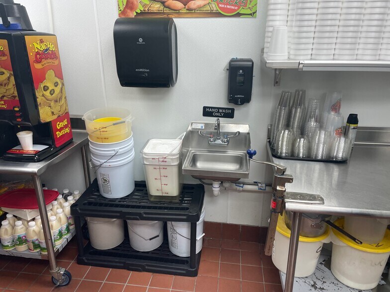 More Photos Of 313 FM 1103, Cibolo Freestanding For Lease