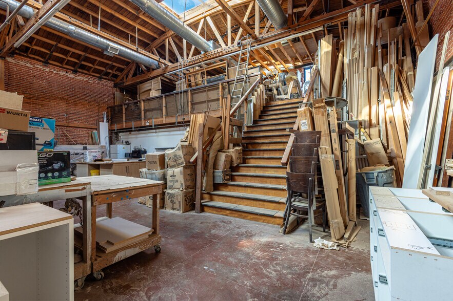 More Photos Of 4621 W Washington Blvd, Los Angeles Warehouse For Lease