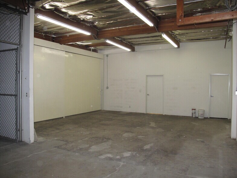More Photos Of 6728-6732 San Fernando Rd, Glendale Showroom For Lease