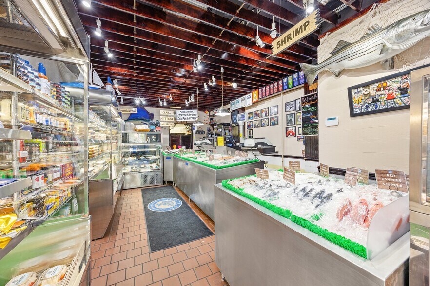 More Photos Of 191A Court St, Brooklyn Storefront Retail Residential For Lease