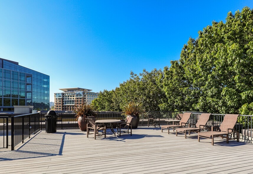 More Photos Of 1133 Lake Washington Blvd, Renton Apartments For Lease