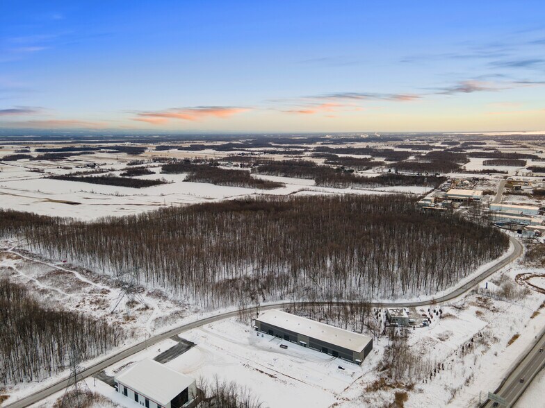 More Photos Of Av Pierre-Dansereau, Salaberry-de-valleyfield Warehouse For Sale