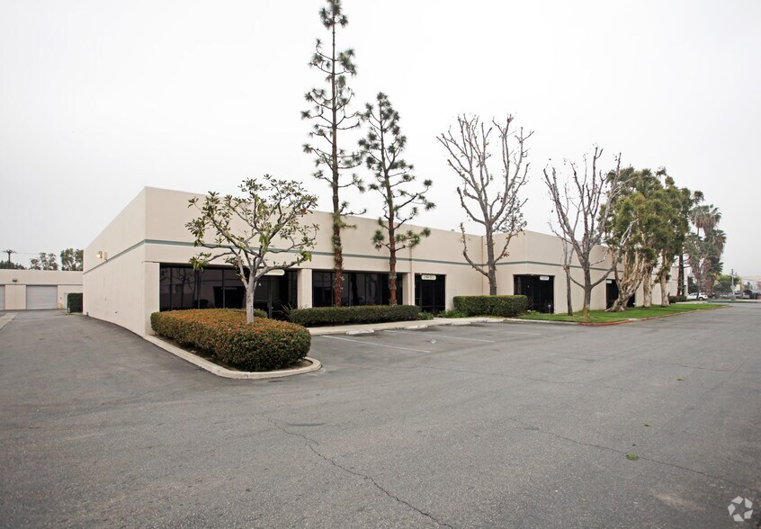 More Photos Of 8541 Wellsford Rd, Santa Fe Springs Unknown For Lease