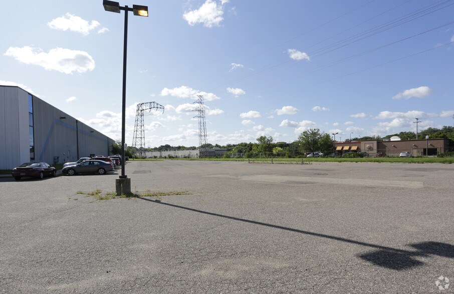 More Photos Of E 46th St, Minneapolis Freestanding For Lease