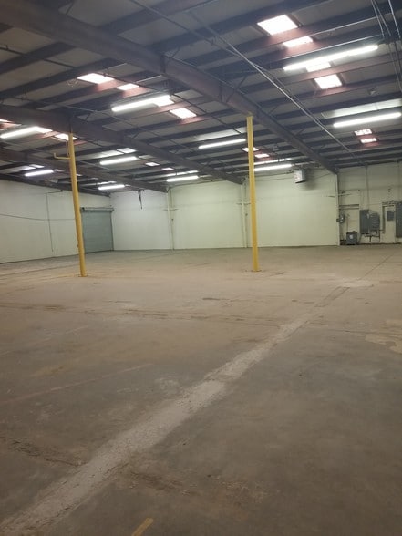 More Photos Of 4528 Stonegate Industrial Blvd, Stone Mountain Distribution For Lease