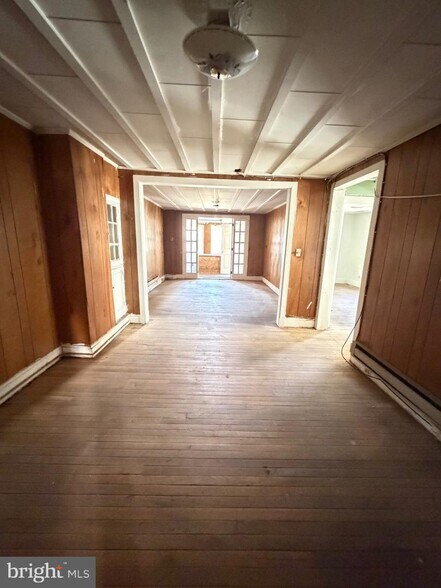 More Photos Of 5511 York Rd, Baltimore Storefront Retail Residential For Sale