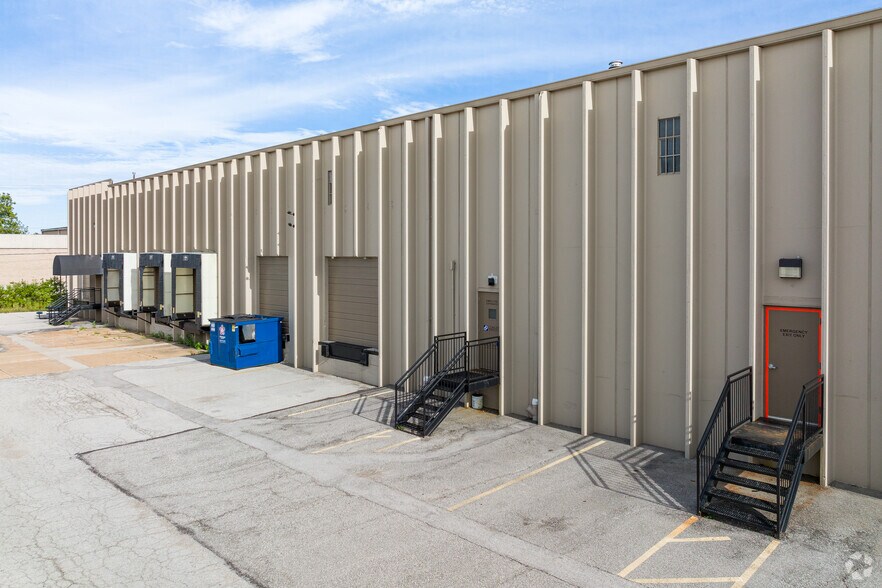 More Photos Of 2360 Chaffee Dr, Saint Louis Warehouse For Sale
