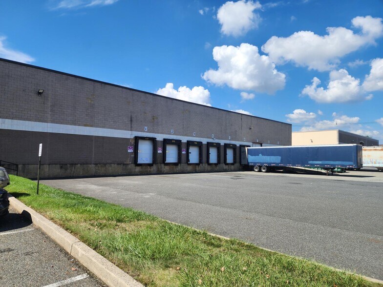 More Photos Of 70 Newfield Ave, Edison Warehouse For Lease