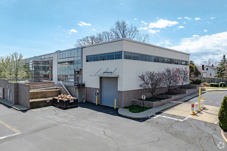 More Photos Of 595 Westport Ave, Norwalk Research And Development For Lease