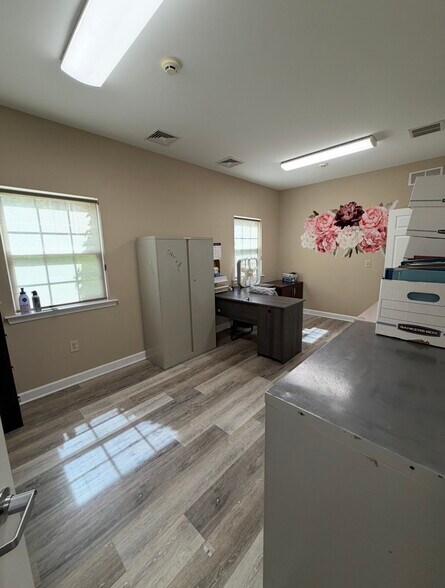 More Photos Of 66 Buck Rd, Southampton Medical For Lease