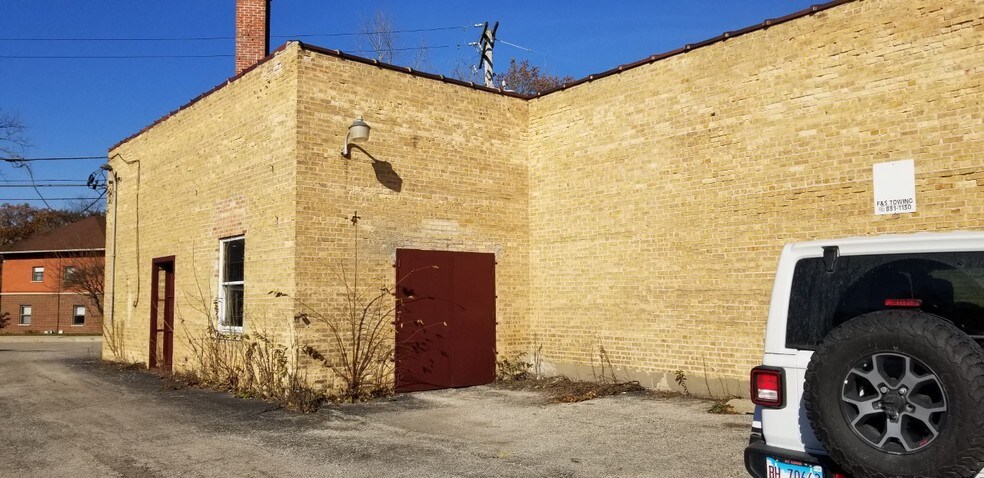 More Photos Of 565 Roger Williams Ave, Highland Park General Retail For Sale