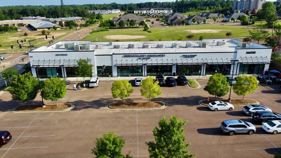 More Photos Of 705 Sisk Ave, Oxford Restaurant For Lease