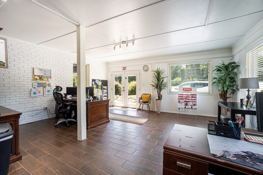 More Photos Of 7336 Lee Rd, Lithia Springs Office Residential For Sale