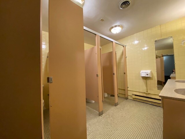 More Photos Of 1601 6th Ave, Stevens Point Freestanding For Sale