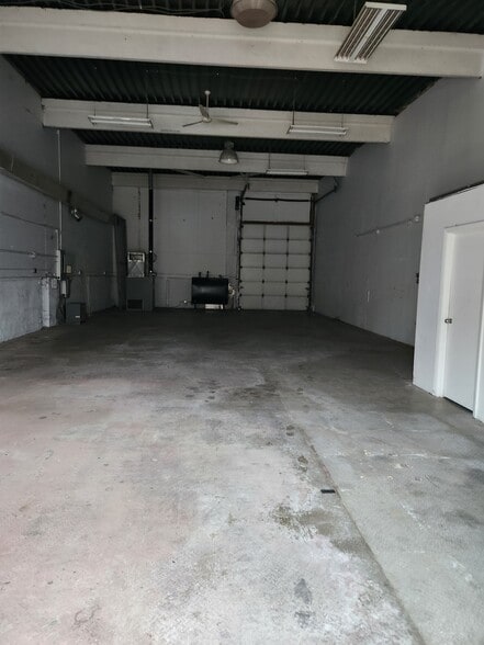 More Photos Of 3 Robinson Rd, Bow Light Distribution For Lease