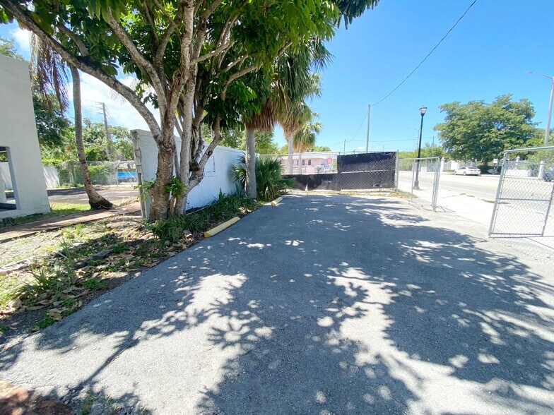 More Photos Of 4900 NE 2nd Ave, Miami Freestanding For Lease