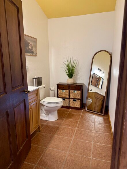 More Photos Of 160 Amelia St, Ridgway Office For Lease