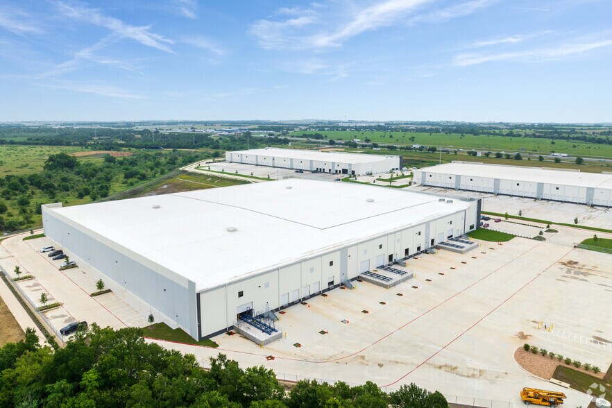 More Photos Of 4813 N Interstate 35, Georgetown Distribution For Sale