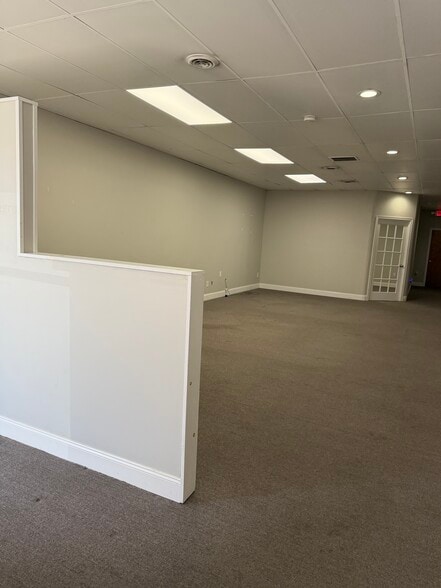 More Photos Of 493 Domino Ln, Philadelphia Storefront For Lease
