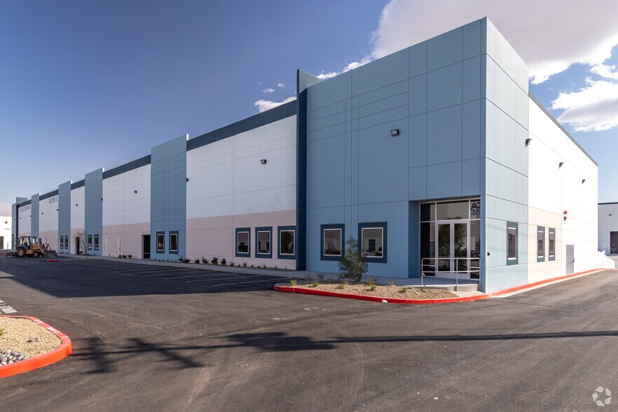 More Photos Of 1774 Pan American St, Calexico Warehouse For Lease