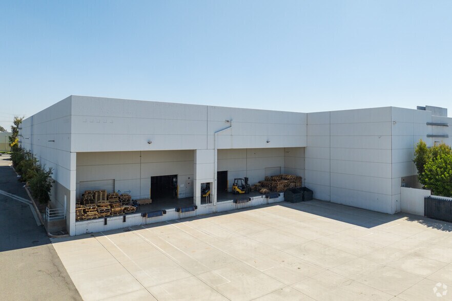 More Photos Of 8676 Rochester Ave, Rancho Cucamonga Warehouse For Lease