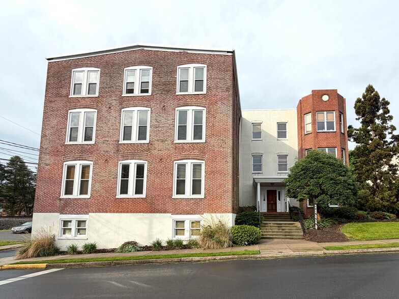 More Photos Of 22 S 2nd St, Emmaus Loft Creative Space For Lease