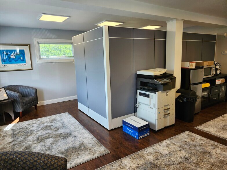 More Photos Of 16 Rae Palmer Rd, Moodus Medical For Sale