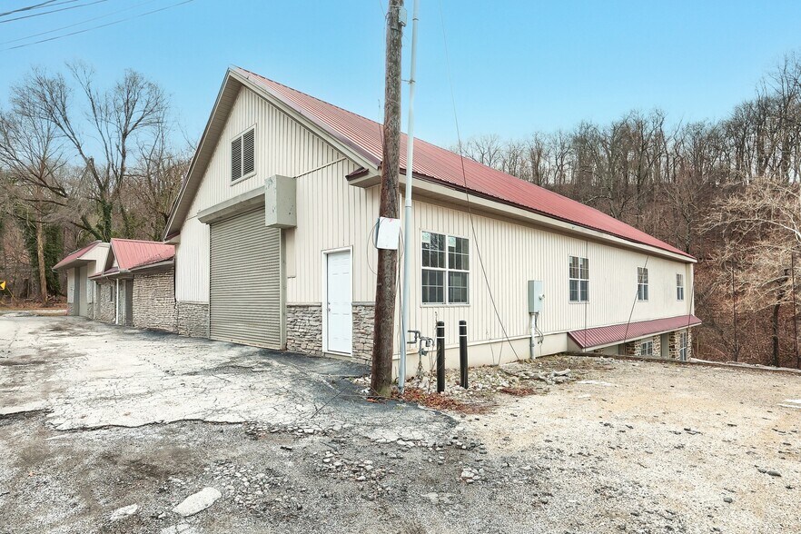 More Photos Of 1518 S George St, York Light Manufacturing For Sale