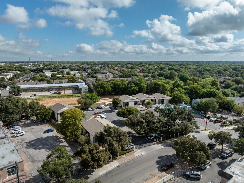More Photos Of 1814 Colony Creek Dr, Austin Apartments For Sale