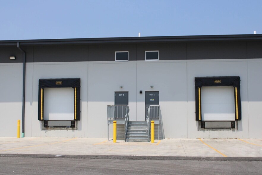 More Photos Of 5501 Adams St, Matteson Flex For Lease