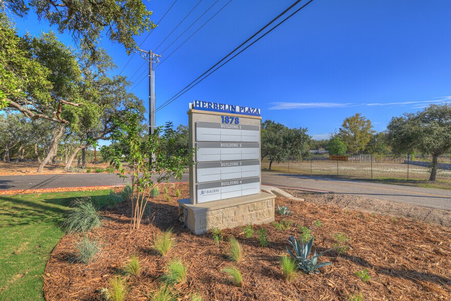 More Photos Of 1878 Herbelin Rd, New Braunfels Office For Sale