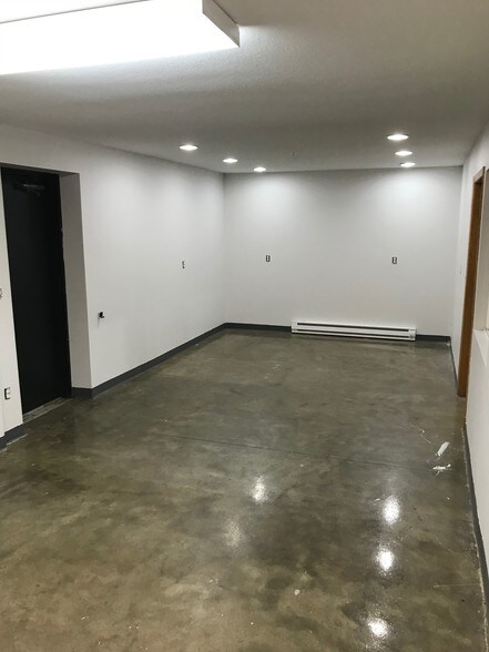 More Photos Of 501 Scott Ave, Des Moines Warehouse For Sale