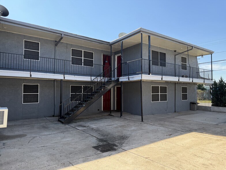 Primary Photo Of 9100 Dodson St, Houston Apartments For Sale