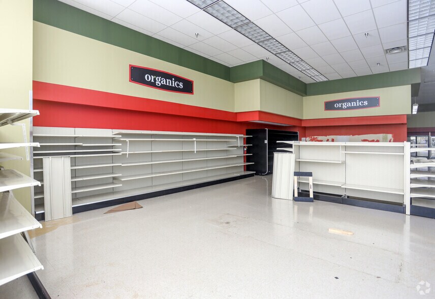 More Photos Of 11625 Fox Rd, Indianapolis Supermarket For Lease