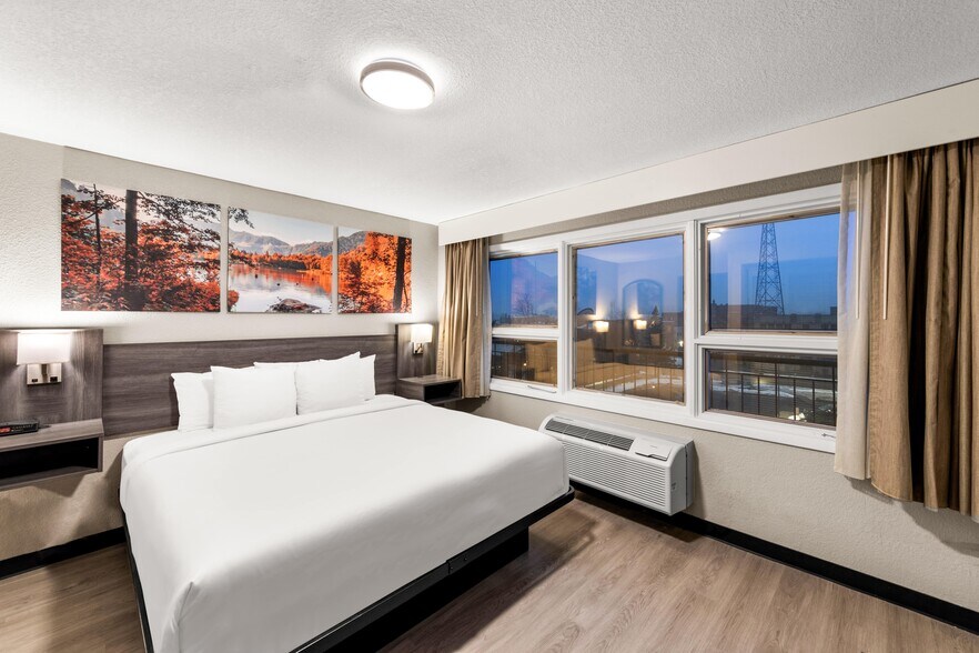 More Photos Of 70 N Stevens St, Rhinelander Hotel For Sale