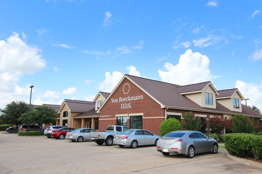 More Photos Of 7435 Highway 6, Missouri City Office For Lease