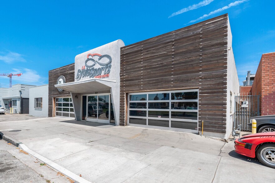 More Photos Of 821 W Olive St, Inglewood Warehouse For Lease
