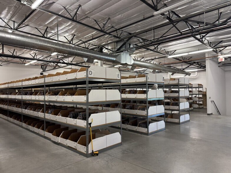 More Photos Of 2025 W Quail Ave, Phoenix Manufacturing For Lease