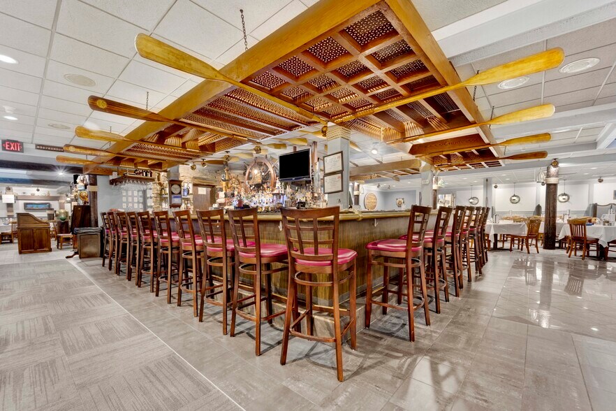 More Photos Of 890 E US Highway 45, Mundelein Freestanding For Sale