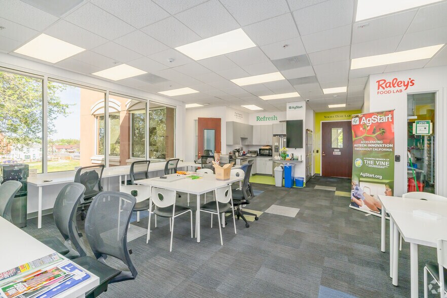 More Photos Of 1100 Main St, Woodland Medical For Lease