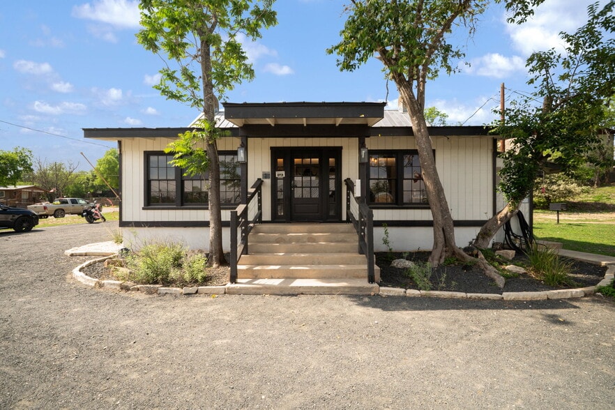 More Photos Of 1103 Maple St, Bandera Hotel For Sale