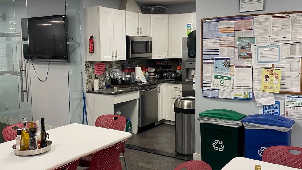 More Photos Of 54-08 Vernon Blvd, Long Island City Warehouse For Lease