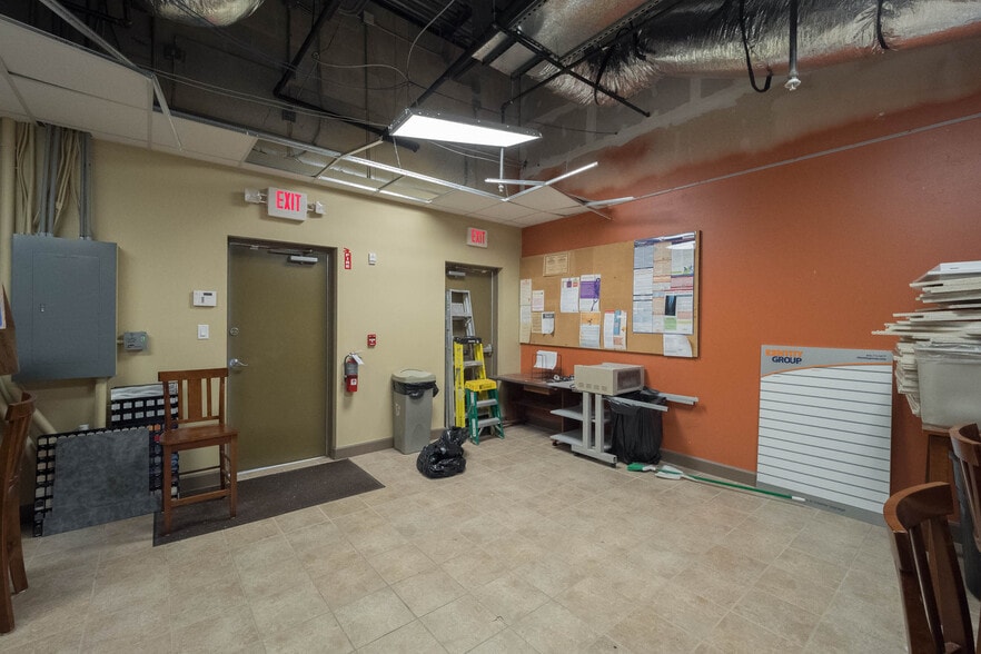 More Photos Of 7525 Pennsylvania Ave, Sarasota Office For Lease