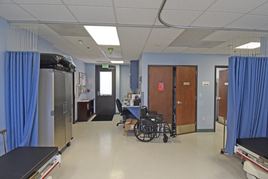 More Photos Of 303 Santa Fe Dr, Encinitas Medical For Sale