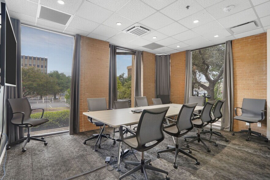 More Photos Of 313 E Anderson Ln, Austin Office For Sale