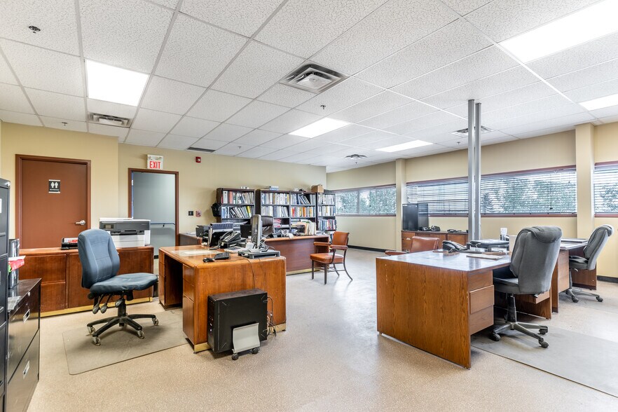 More Photos Of 5555 51st Ave SE, Calgary Warehouse For Sale