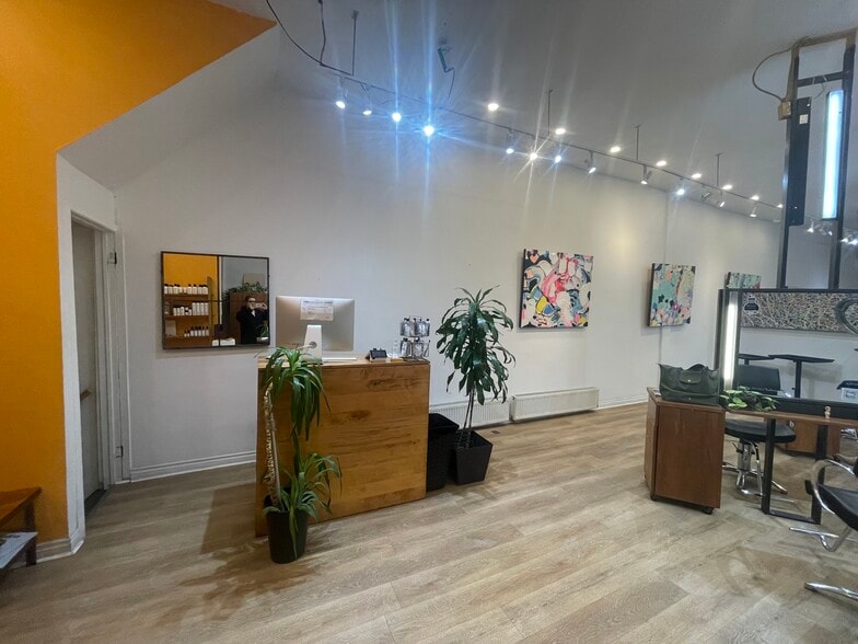 More Photos Of 984 Queen St W, Toronto Storefront Retail Residential For Lease