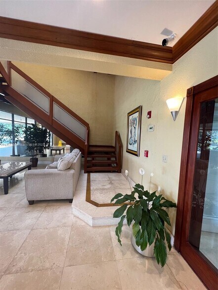 More Photos Of 14100 Palmetto Frontage Rd, Miami Lakes Office Residential For Lease